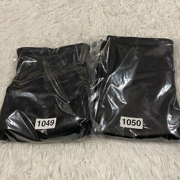 Spanx Faux Leather Leggings in Black Medium - Picture 10 of 10